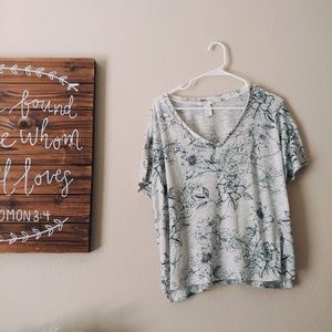 H&M White Floral V-neck